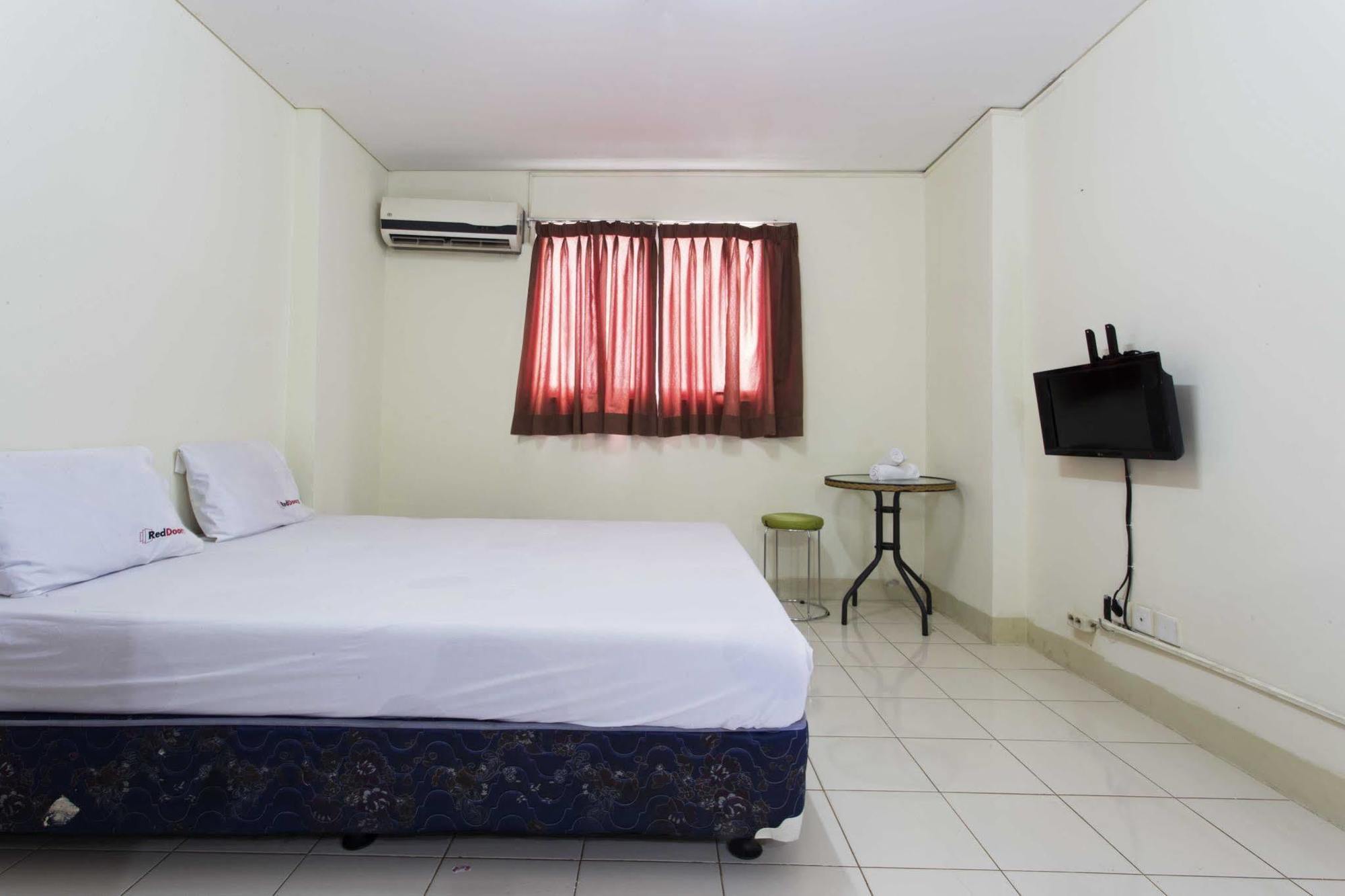 Reddoorz Apartment @ Pulo Gadung Jakarta Exterior foto