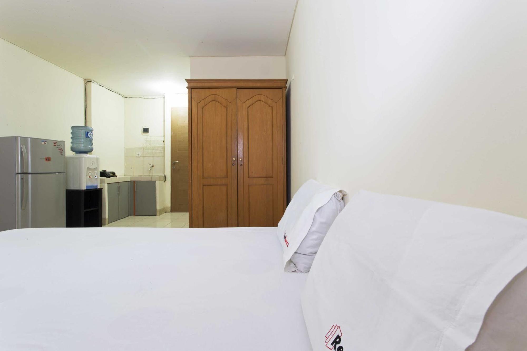Reddoorz Apartment @ Pulo Gadung Jakarta Exterior foto