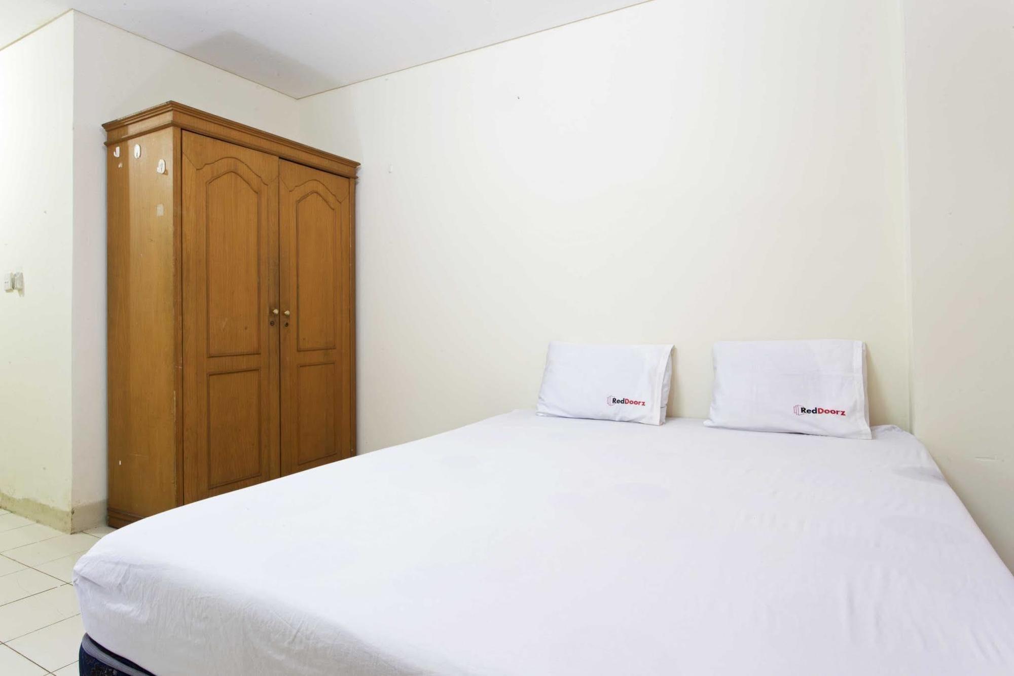 Reddoorz Apartment @ Pulo Gadung Jakarta Exterior foto
